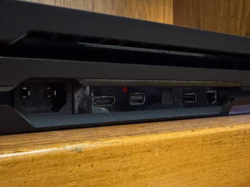Sony PlayStation 4 Pro 1 TB 3