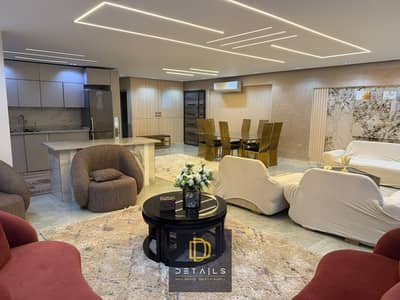 شقه دور ارضي ايجار مفروش فرش وتشطيب فندقي high-end مكيفه بالكامل في كومباوند بيفرلي هيلز الشيخ زايد