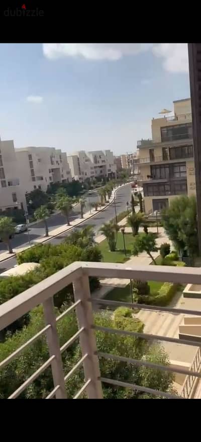 للايجار شقه 145م مدينتي B8 بسعر مميز