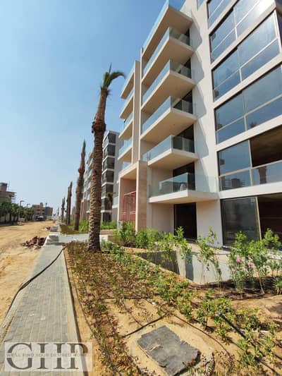 أقل سعر | بنتهاوس جاهز للسكن بموقع مميز جدًا للبيع في Lake View Residence 2