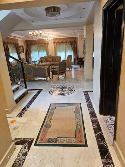 توين هاوس للبيع في Flowers Park، مساحة أرض 420 م² ومباني 350 م²، 4 غرف نوم، 5 حمامات، غرفة معيشة، مطبخ صغير وغرفة ناني، تشطيب فاخر بالكامل، بسعر 28.5
