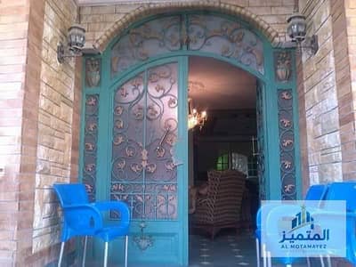 مدينة العبور، الحي الثاني، بجوار مسجد عباد الرحمن، في نفس شارع معهد طلائع الأزهر الشريف، بالقرب من جميع الخدمات والمواصلات.