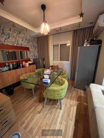 Apartment for sale, 112 sqm, in an excellent location within The Address compound, Sheikh Zayed. Features 2 terraces, high-end finishing, and an open