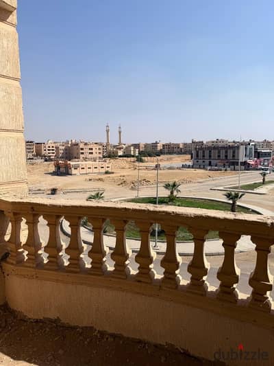 شقة امامي لقطة مميزه المنطقة الخامسة عمارات