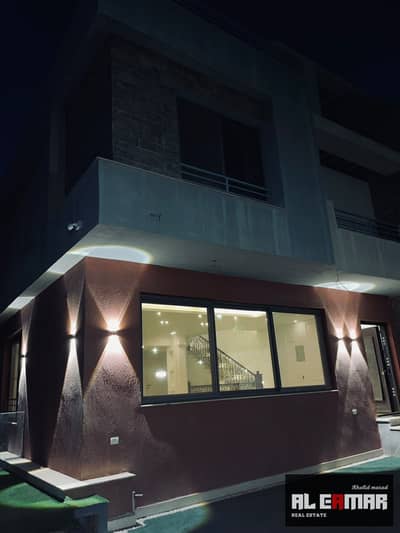 Twin house for rent in Al Reem Residence compound – includes kitchen and air conditioning units.