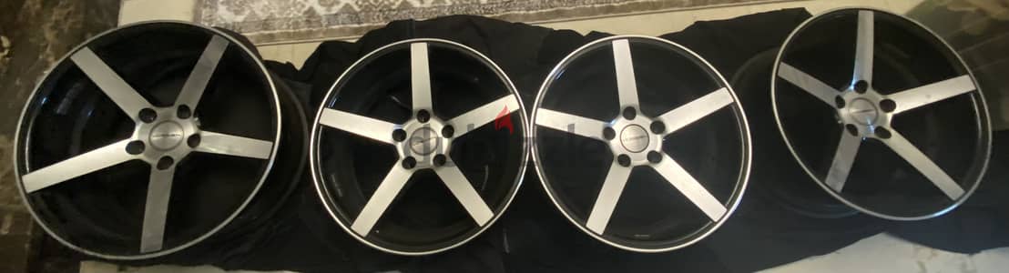 جنوط vossen / 18 ٢ انش ،  مستعمله كالجديده  ، ٥ مسمار