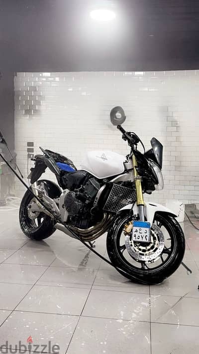 Hornet 600