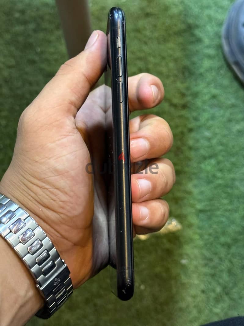 Apple - iPhone XR 3