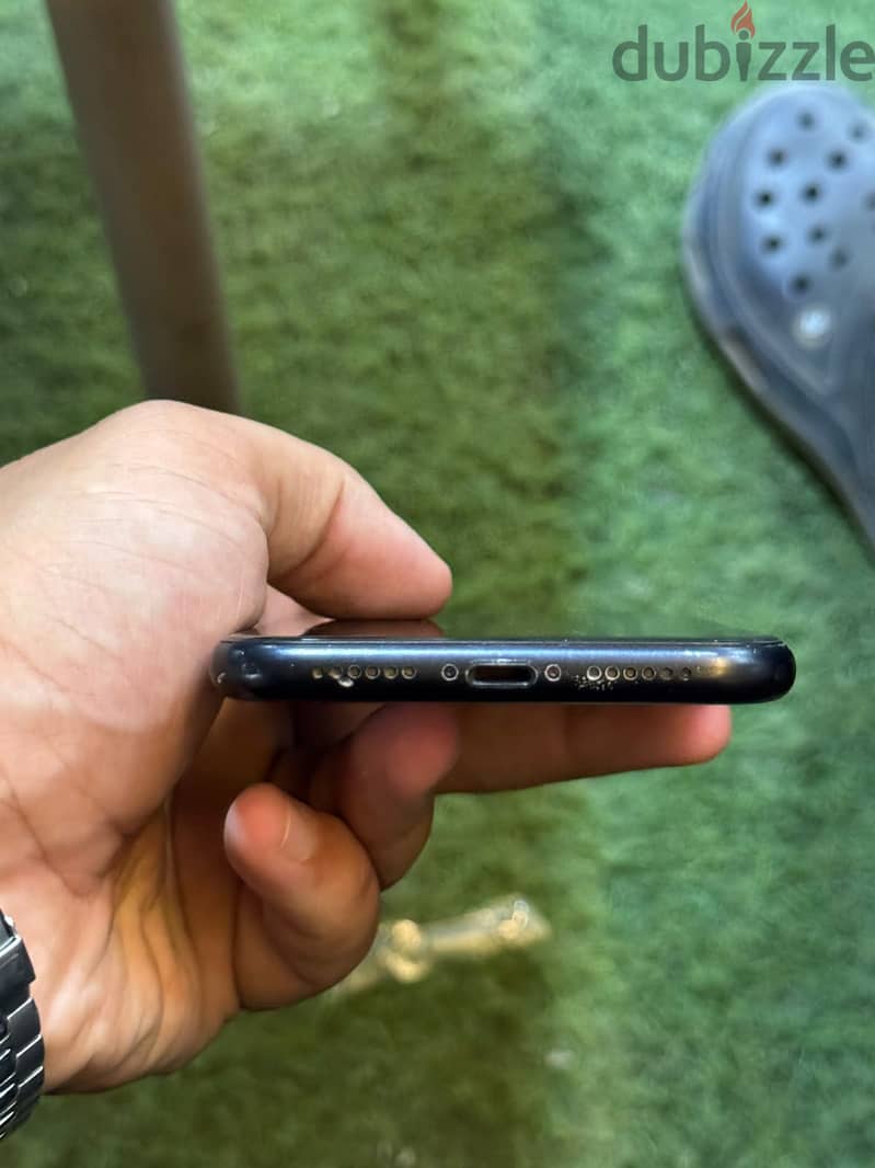 Apple - iPhone XR 7