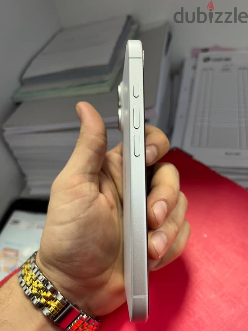 Apple - iPhone 17 4