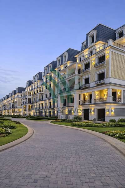 اى فيلا بفيو مباشر ومفتوح على اللاجون والجاردن فى كمبوند مونتين فيو اى سيتى - mountain view icity new cairo - برايم لوكيشين داخل الكمبوند -نص تشطيب .