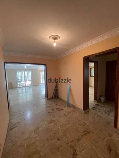  للبيع في B3 | شقة مميزة 245م + حديقة خاصة 60م | Wide Garden View   فرصة مميزة للسكن الراقي أو الاستثمار في شقة بمساحة واسعة وتشطيب مميز وفيو وايد