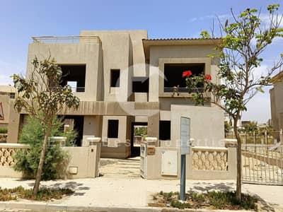 عرض افتره محدوده فيلا مستقله 7 غرف بموقع مميز بأقل سعر وبتقسيط طويل لفتره محدوده في باديا من بالم هيلز
