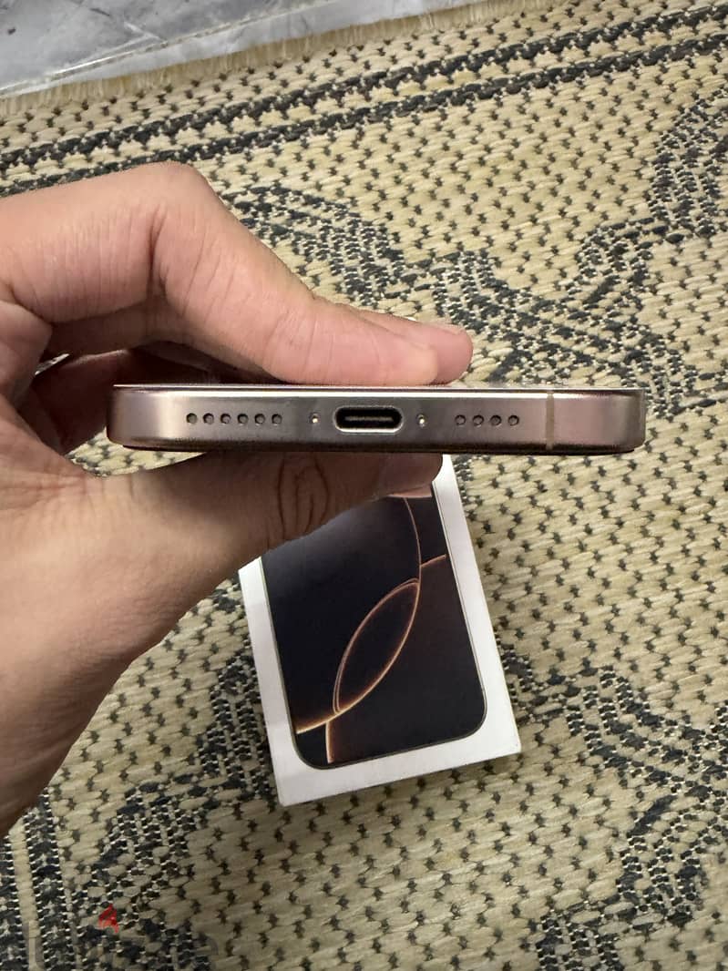 iPhone 16 Pro Max 4