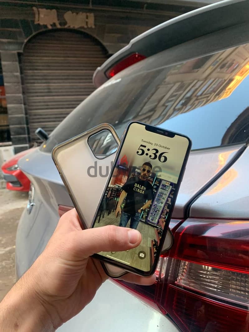 Apple - iPhone 11 Pro Max 2