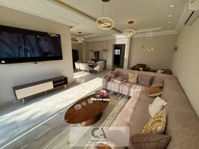 Fully furnished townhouse for rent in Hyde Park (first-time occupancy)