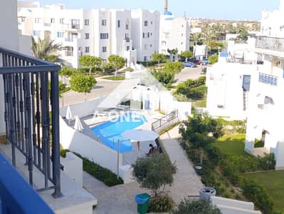 شاليه للبيع مفروش بالكامل بفيو مفتوح وخطوات من حمام السباحة بسعر اقل من الماركيت في جريك مراسي الساحل الشمالي سيدي عبد الرحمن بالقرب من مارينا وامواج