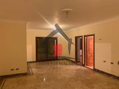 Duplex 380m with Kitchen & AC’s in Beverly Hills