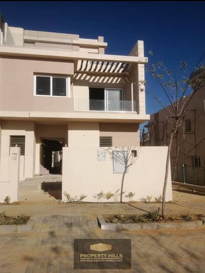 Twin House Immediate Delivery in Tawny Compound - October next to Palm Hills and New Giza Hydepark