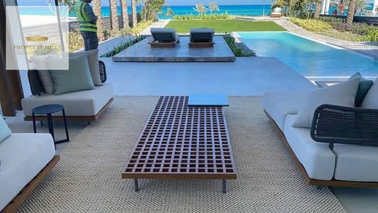 Villa Vip  on marina 5fully furnished and ready to move now first row cash 18 Million