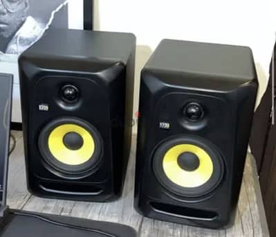 سماعات krk 5 انش للببع كسر زيرو ومعاها كل حاجتها
