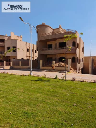 فيلا مستقلة بأفضل سعر في الدبلوماسيين (ريذدنس)-التجمع الخامس | بجوار GUC