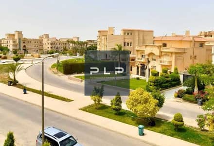 تاون هاوس كواترو  ريسيل للبيع - متشطب بالكامل - برايم لوكيشن في مدينة الرحاب سيتي بالقاهرة الجديدة  علي طريق السويس -
