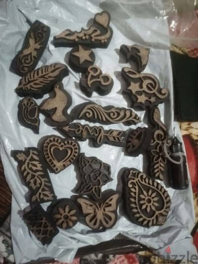 طبعات حنه هندي خشبي 20 قطعه بالحنه وموجود بالقطعه