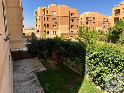 شقه ارضي بحديقه خاصه للايجار بكمبوند باراديس التجمع الخامس شارع الجامعه الامريكيه
