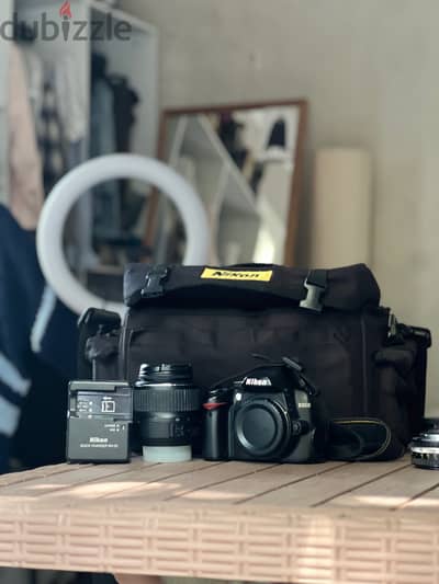 كيت نيكون Nikon D3000 DSLR – مثالي للمبتدئين وطلاب الإعلام وفنون تطبيق