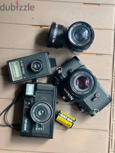كاميرا فيلم نيكون Nikon EM عتيقة + العدسة الأسطورية 50mm f/1.8 والفلاش