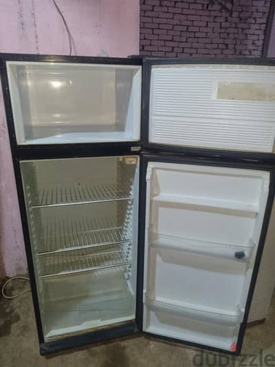 ثلاجه مستعمله للبيع في النزهه الجديده 2 رقم 01142190575