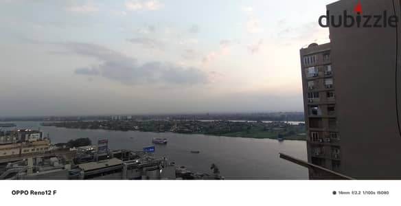 For daily rent, a furnished apartment on the Corniche in Maadi by the Nile, consisting of three bedrooms, a reception, and a living room, 2 bathrooms, and a fully air-conditioned kitchen with Wi-Fi and natural gas. It is located on the 22nd floor with a pleasant view of the Nile, suitable for families and committed youth only.