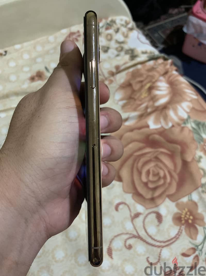 Apple - iPhone 11 Pro Max 2
