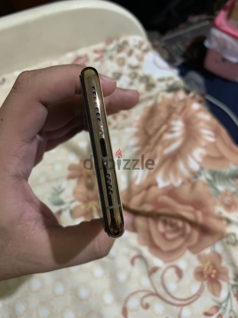 Apple - iPhone 11 Pro Max 4