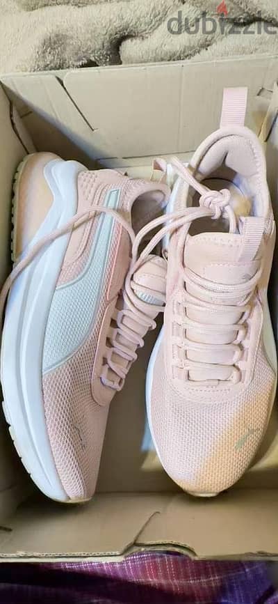  Pre-loved Authentic PUMA Sneakers (Worn Once) 
