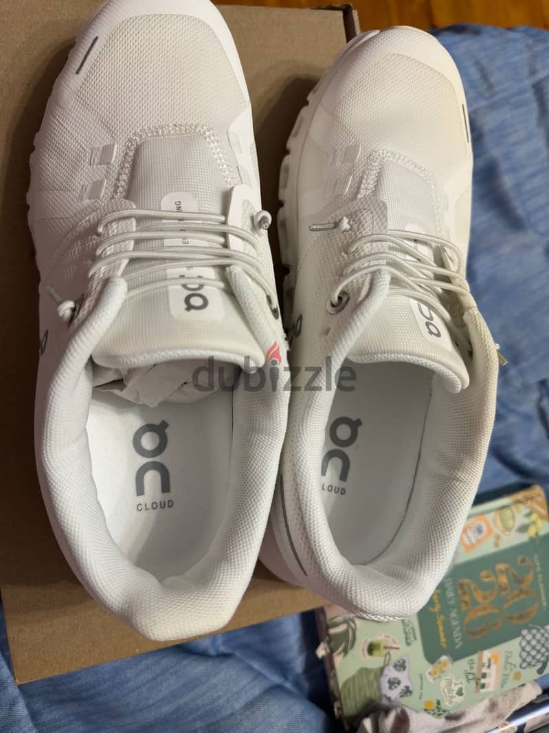 ON Clouds White 6