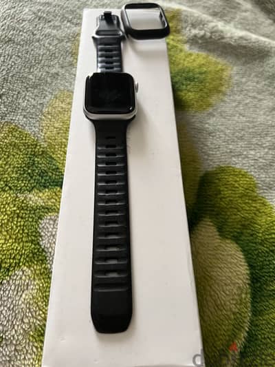 Apple watch series 5 مقاس ٤٤ المونيوم