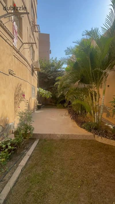Basement apartment with a private garden and private entrance in East Academy in the First Settlement, 200m area