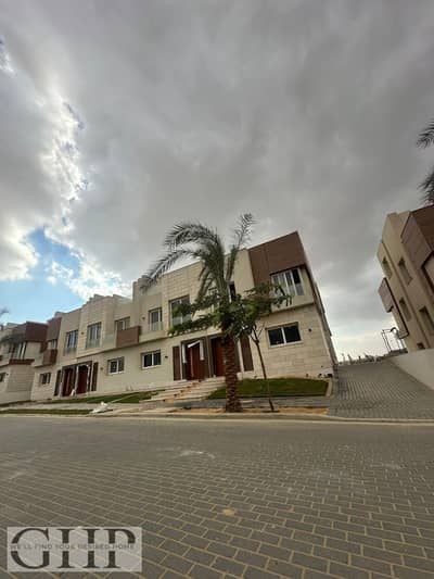 فرصة مميزة لامتلاك تاون هاوس كورنر للبيع في أزار 2.