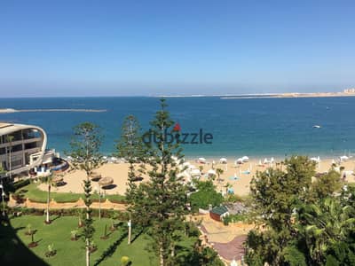  Luxury Hotel-Style Apartment – ​​Direct Seafront in Al-Maamoura 