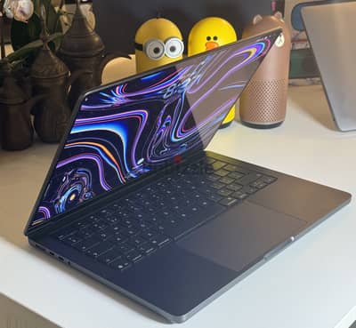 MacBook Pro (14-inch, M5,1TB SSD ,24GB Ram 2025
