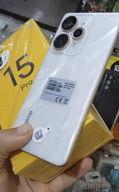 ريلمى 15 بروو.  بحالة الجديد بدون خربوش اقوي شاشه واقوي بطاريه