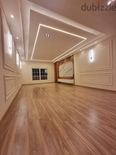شقه 188م للبيع، 3 غرف و2 حمام، تشطيب راقٍ ومصعد خاص بالشقه