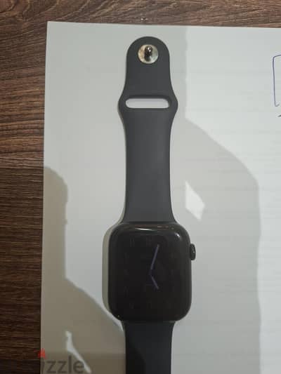 Apple Watch بحالة فوق الممتازة و الشاحن الاصلى