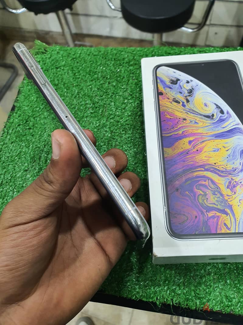 Apple - iPhone XS Max 3