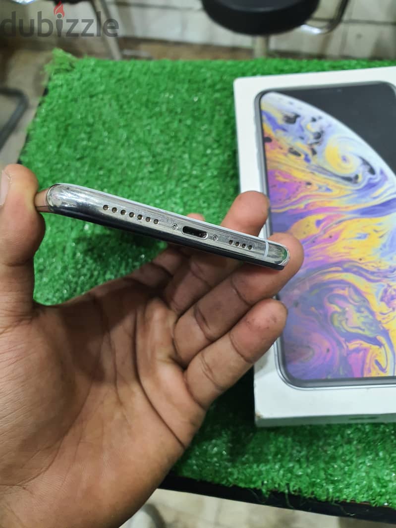 Apple - iPhone XS Max 4