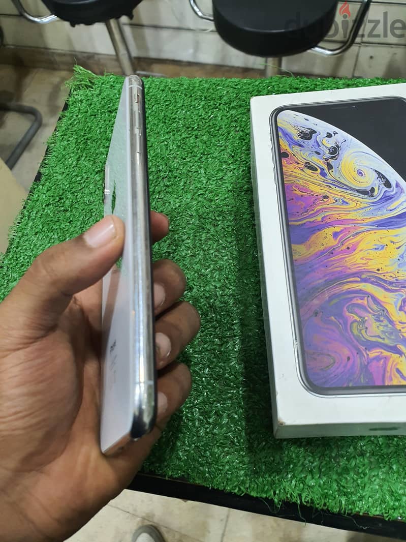 Apple - iPhone XS Max 7