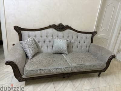 Elegant Classic 3-Seater Sofa / Salon Couch with Matching Pillows