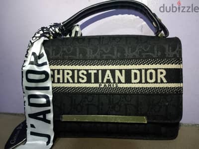 شنطة Dior كتف مستعملة بحالة جيدة